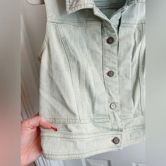 Denim Vest S to M deer 🦌 skull rose 🌹 appliqué embroidered light wash blue - Picture 8 of 14